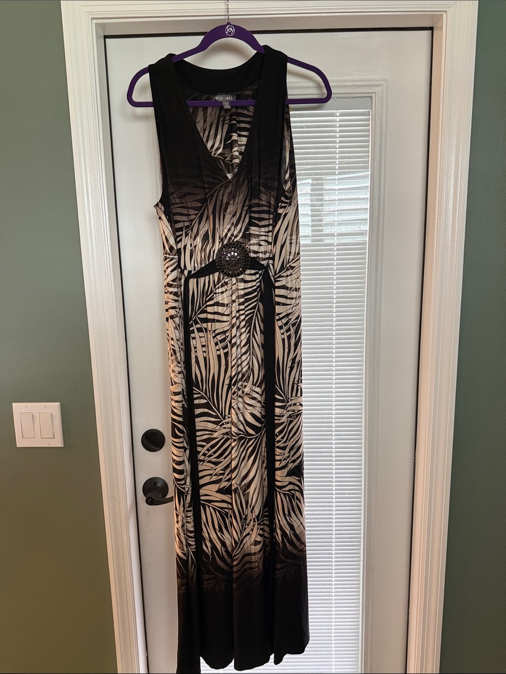 Roz & Ali Black and Cream Leaf-Print Maxi Dress with Beaded Waist